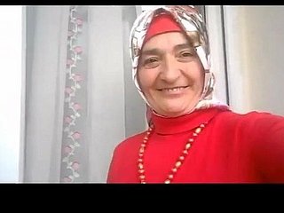 nonna turca in hijab