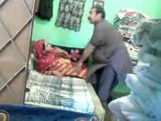 Mature Pakistani couple in to a quick fuck in shop