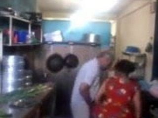 Sri Lanka Dueño de la tienda coger su criada