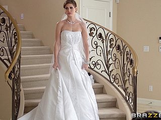 Deject sposa cornea viene fottuta doggystyle hardcore da un fotografo di matrimoni