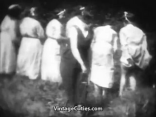 Mademoiselles com tesão são espancados em Woods (vintage dos anos 30)