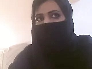 Arabische Frauen with regard to Hijab zeigen ihre Titten