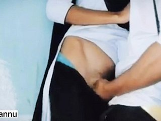 Desi Collage Student Sexo vazou vídeo MMS em hindi, faculdade jovem e sexo de menino na sala de aula full quente romântico foda