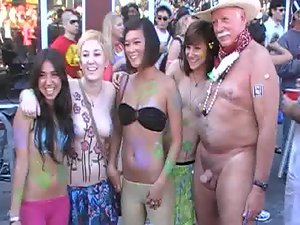 Desnudo en público