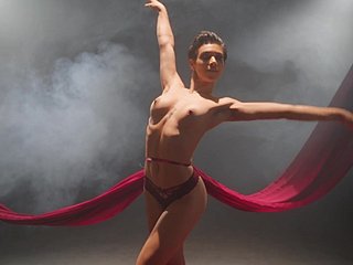Dunne premiere danseuse onthult authentieke erotische solodans op cam