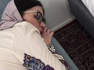 Marokkanischer arabischer heißer Porno mit downcast MILF mit großem Arsch